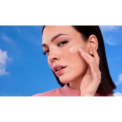 PUPA WONDER ME DEFENDER SPF 50 Lengva, švytėjimo suteikianti kreminė pudra