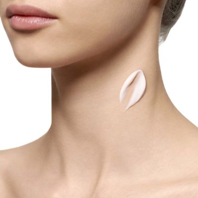 CLARINS Super Restorative Decollete and Neck Concentrate Stangrinamasis kaklo ir dekoltė kremas