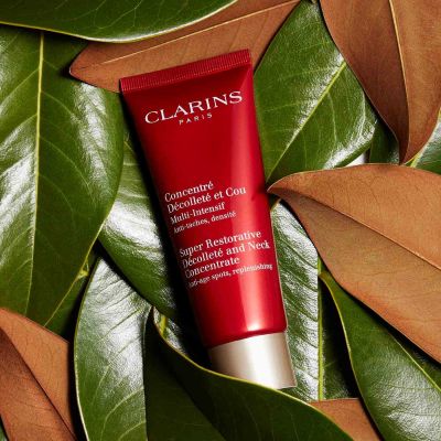 CLARINS Super Restorative Decollete and Neck Concentrate Stangrinamasis kaklo ir dekoltė kremas