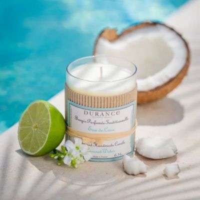 DURANCE CANDLE COCONUT WATER Rankų darbo kvapni žvakė su stikliniu gaubtu